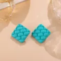Matte türkise quadratische geflochtene Ohrringe, stilvolle Acryl Ohrstecker Damenschmuck. - Quadrat Paar / Blau