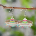 Orecchini pendenti sombrero messicano in acrilico con ponpon colorati, gioiello festa dettaglio - Stile Regolare (4415)