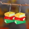 Schule Acryl Bücher Stapel Hängeohrringe mit Teach Love Inspire Text für Damen Mädchen - Inspire Gestapelte Bücher Stil (4231)