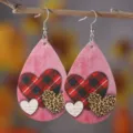 Valentinstag rosa PU Leder Tropfenohrringe mit Karo und Leo Herz Motiven für Damen. - 45