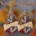 Valentinstag Tropfen Ohrringe mit Leo Print Karos und Herz Muster, modischer PU Leder Schmuck. - Vintage Rot Schwarz Kariertes Herz Stil (423)