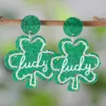 Grüne glitzernde Acryl Vierblättriges Kleeblatt glückliche Ohrringe für St. Patrick's Day - Lucky Brief Kleeblatt-Stil (4045)