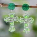 St. Patrick's Day groene glitter klaver kruis hangende oorbellen acryl mode sieraden - Zilveren Glitter Kruis Stijl (4050)