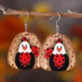 Pendientes colgantes de madera con diseño de gallina y mariquita, estilo otoñal ideal. - Estilo Gallina Mariquita (3378)
