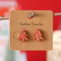 Pendientes de tuerca de árbol de navidad de madera con diseño de leopardo lindo - Par Rojo