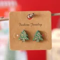 Pendientes de tuerca árbol de Navidad de madera leopardo, variante joyería festiva. - Par Verde