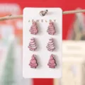 Set de boucles d'oreilles clous en bois sapin de Noël rose, bijoux de fête pour femmes. - Ensemble Boucles d'Oreilles Motif Sapin de Noël / Imprimé Sapin de Noël Rose (1609)