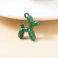 Vue détaillée du pendentif chien ballon en alliage vert pour bijoux DIY créatifs. - Lot de 10 / Vert foncé
