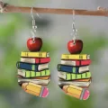 Schulanfang hölzerne Ohrringe mit Büchern Stapel Apfel und Bleistift Design für Lehrer Geschenk. - Apfel und Bleistift Stil (SHE2504) / Mehrfarbig (SHE2504)