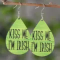 Grüne St. Patrick's Day Tropfen Holz Ohrringe Irische Festival Schmuck Geschenk - Küss Mich Ich Bin Irisch (SHE2098)