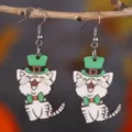 St. Patrick's Day Holz Katzen Ohrringe mit grünem Zylinder festlicher Ohrschmuck. - Katze mit Grünem Hut Stil (SHE172)