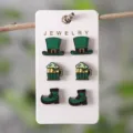 St. Patrick's Day grüne hölzerne Ohrstecker Set Kobold Hut Bierkrug Damen Modeschmuck - Drei Paar Ohrringe Set (SHE2130)