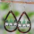 St. Patrick's Tag Holz Tropfen Ohrringe mit süßen Gnomen Muster, leichte Ohrhänger für Damen. - Festival Zwergmuster (SHE2255)