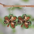 St. Patrick's Day Holzohrringe, grünes Kleeblatt-Design mit Leopardenmuster, Ohrschmuck. - Leopard Klee Stil (SHE343)