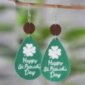 Grüne St. Patrick's Day PU Leder Tropfen Ohrringe mit Holzscheiben und Kleeblatt Druck. - Happy St. Patrick's Day Stil (SHE2265)