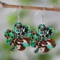 St. Patricks Day Holz Vierblaettrige Kleeblatt Ohrringe doppelseitig gedruckt Damen Schmuck. - Grün Braun Leopard Kuhmuster Klee Stil (SHE2633)