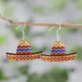 Hölzerne mexikanische Sombrero Ohrringe mit lebendigen Mustern, niedlicher ethnischer Schmuck. - Sombrero Stil (SHE2779)