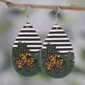 St. Patrick's Tag Tropfen Ohrringe PU Leder Klee Leopardenmuster modischer Schmuck - Gestreifter Leopard Kleeblatt Stil (SHE438)
