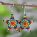 Bunte hölzerne Stern Ohrringe mit mexikanischem Pinata Design für festlichen Urlaub Schmuck. - Fünfzackiger Stern Stil (SHE2769)