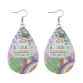 St. Patrick's Tag Tropfen Leder Ohrringe mit bunten Regenbogen und Kleeblatt Mustern. - Regenbogen Glücksspruch (Leder 8)