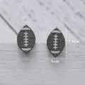 Holz Football Ohrstecker, niedliche sportliche Holzohrringe für Damen und Mädchen. - Fußball Stil (Artikel 357)