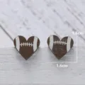 Hölzerne Herz-Ohrstecker mit Fußball-Muster, süßer, rustikaler Stil, Varianten-Schmuck. - Rugby Herz Stil (Artikel 360)