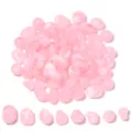 Detalle de cuentas acrílicas rosas irregulares, formas mixtas para hacer joyería artesanal. - Rosa Claro