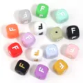 Détail de perle alphabet carrée en silicone coloré cube accessoires de bijoux de bracelet DIY. - Lettre F / Taille Extérieure 12mm Trou 2.5mm