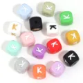 Perles carrées en silicone colorées lettres bracelet DIY accessoires bijoux lettre unique - Lettre K / Taille Extérieure 12mm Trou 2.5mm