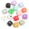 Perles carrées en silicone colorées avec trou droit pour la fabrication de bijoux DIY. - Lettre T / Taille Extérieure 12mm Trou 2.5mm