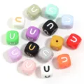 Perles carrees en silicone colore avec lettres imprimees pour la fabrication de bijoux DIY. - Lettre U / Taille Extérieure 12mm Trou 2.5mm