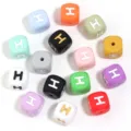 Perles carrées colorées en silicone avec lettre H pour la fabrication de bijoux DIY. - Lettre H / Taille Extérieure 12mm Trou 2.5mm