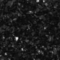 Primer plano de partículas de vidrio triturado negro, ideal para micropaisajes y manualidades. - 1 Botella / Negro