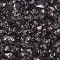 Primer plano detallado de partículas de vidrio triturado negro de 2-4mm para decoración DIY. - 1 Botella / Azul SC3