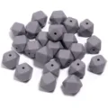 Perles facetees en silicone gris pour la creation de bijoux DIY et travaux manuels. - 19x14mm / Lot de 10 / Gris clair