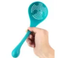 Louche à soupe en plastique vert Nessy, passoire de cuisine longue et créative. - Écumoire / Bleu