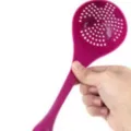 Cuillère à soupe monstre du Loch Ness en plastique rose, passoire de cuisine verticale. - Écumoire / Violet