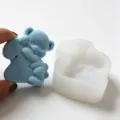 Dettaglio dello stampo in silicone che mostra molto chiaramente il design dell'orsetto. - Number 2