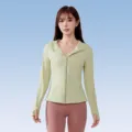 Chaqueta deportiva de mujer verde claro con capucha y protección UV para aire libre y deporte. - M / Amarillo limón (estilo con capucha)