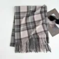 Close-up detail of the classic grey plaid winter scarf with delicate fringe hems and warm texture. - 200x70cm - 280g / Gray and Coffee Plaid