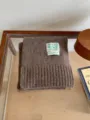 Écharpe d'hiver en tricot marron confortable avec étiquette, chauffe-cou chaud et décontracté. - Café Clair