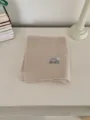 Bufanda de punto beige minimalista y acogedora, textura suave para el uso diario de invierno. - Beige
