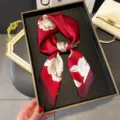 Foulard en Soie Rouge Femme Petit Foulard Carre Chemise Cravate Bandeau de Cheveux - Pivoine élégante