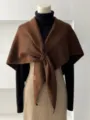 Bufanda triangular de lana para mujer, chal cálido de invierno, elegante capa de color sólido. - 180g / Café