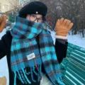 Sciarpa invernale a quadri blu da donna, mohair spesso e caldo, stile studentesco accogliente. - Blu