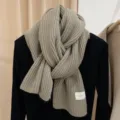 Cómoda bufanda de invierno de punto caqui para mujer, cuello corto cálido liso. - Gris Beige