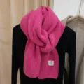 Bufanda de invierno de punto acanalado rosa vivo, calentador de cuello suave y cálido. - Rosa rojo