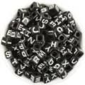 Perles alphabet en acrylique noir avec lettres blanches pour la création de bijoux. - Lot de 100 pièces / Base Noire Lettre Blanche (Diamètre Extérieur Env 7mm)