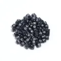 Perles de lettres carrées en acrylique noir avec alphabet blanc pour la fabrication de bijoux DIY. - Lot de 100 pièces / Base Noire Lettre Blanche (Diamètre Extérieur Env 4.5mm)