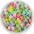 Perles alphabet carrées en plastique coloré pour la fabrication de bijoux DIY 100 pcs - Lot de 100 pièces / Base Multicolore Couleur Unie (Diamètre Extérieur Env 6mm)